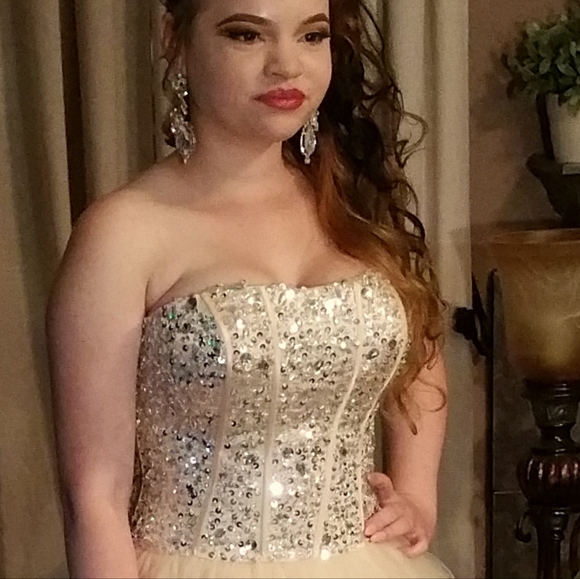 Peach Prom / Pageant dress size 6, custom made. Petite - Picture 2 of 4